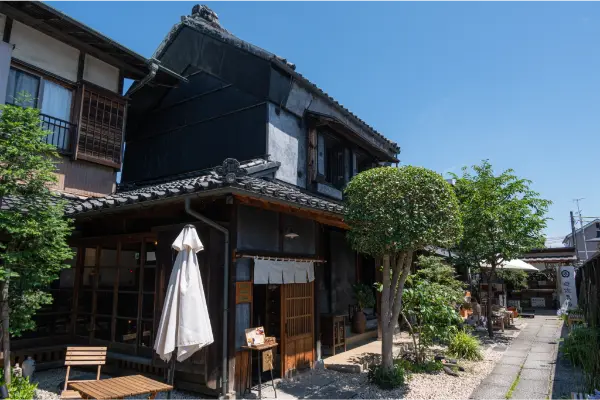 埼玉県越谷市の古民家ティースタンド「お茶を贈る人」の風情ある店舗外観