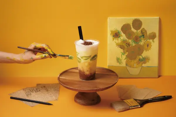 アート体験ができる大阪のカフェ「ユニモック」ゴッホの名画をイメージした飲むかき氷「ひまわり/紅茶のグラニテとマンゴーのティーフラッペ」
