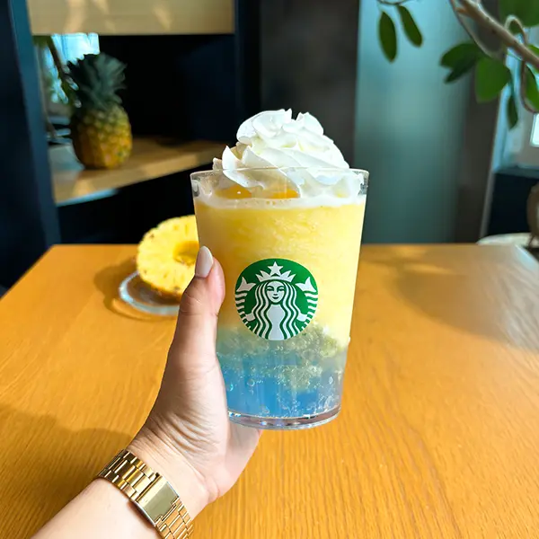 スターバックスの「サンシャイン パイン フラペチーノ」