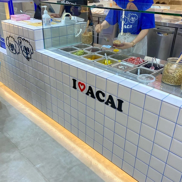 東京・原宿にあるアサイーボウル専門店「I♡ACAI（アイラブアサイー）」の店内