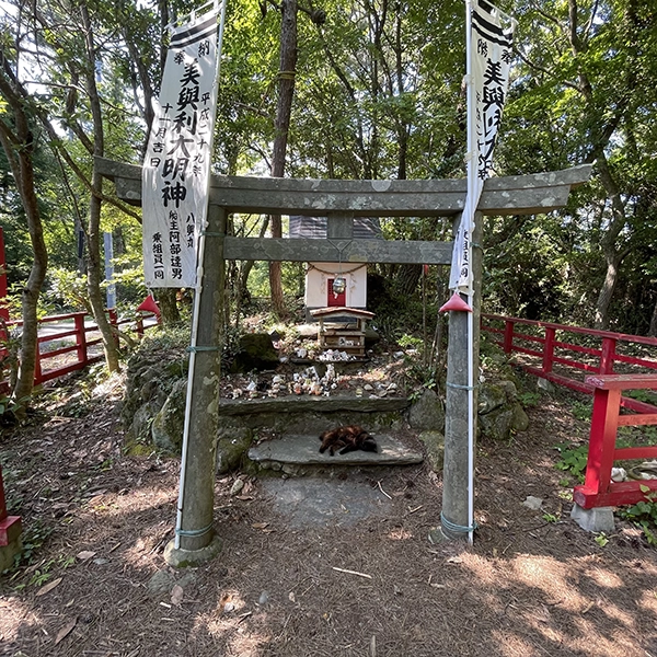 宮城・石巻にある「田代島」の「猫神社」