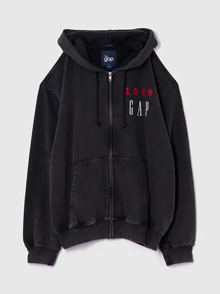 ファッションブランド「Gap（ギャップ）」の「55th GAP ロゴジップアップフーディー」