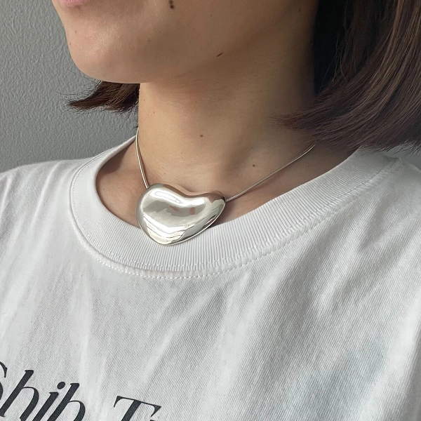 アクセサリーブランド「loni（ロニ）」のネックレス「Heart leaf choker（ハートデザインチョーカー）」