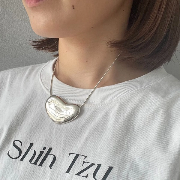 アクセサリーブランド「loni（ロニ）」のネックレス「Heart leaf choker（ハートデザインチョーカー）」