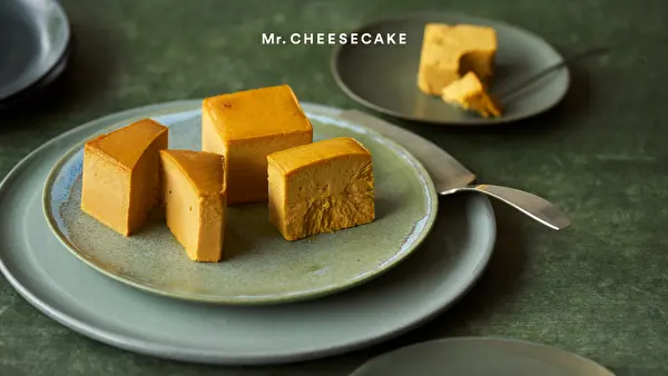 ミスターチーズケーキ、秋限定の新作「Mr. CHEESECAKE Maple Pumpkin」など3種類が食べ比べできるアソートセット「Mr. CHEESECAKE assorted 3-Cube Pumpkin」