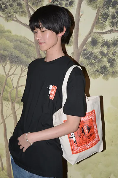 KEITA MARUYAMA×崎陽軒コラボ商品の「KEITA MARUYAMA×崎陽軒昔ながらのシウマイTOTE BAG（オフ、ブラック）」