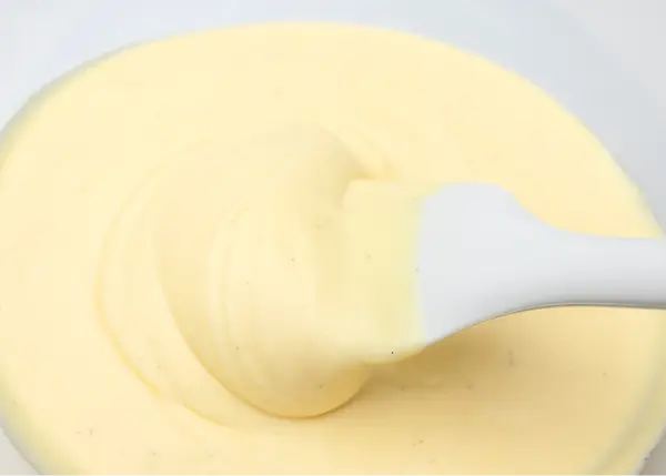 食べるバターブランド「カノーブル」の新作「とろける極生カルパトカ」に使われる新開発の極生ムースリーヌイメージ
