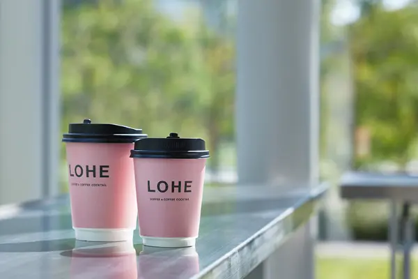 グラングリーン大阪にオープンするコーヒー＆コーヒーカクテル専門店「LOHE（ローエ）」のテイクアウトドリンク