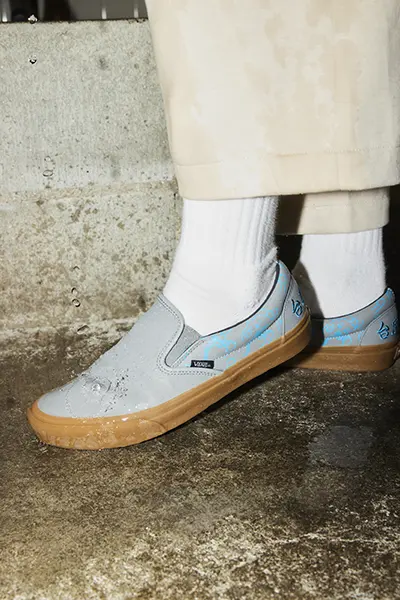 「VANS × 台風飯店」の「V98CF TAIHUU SLIP-ON」