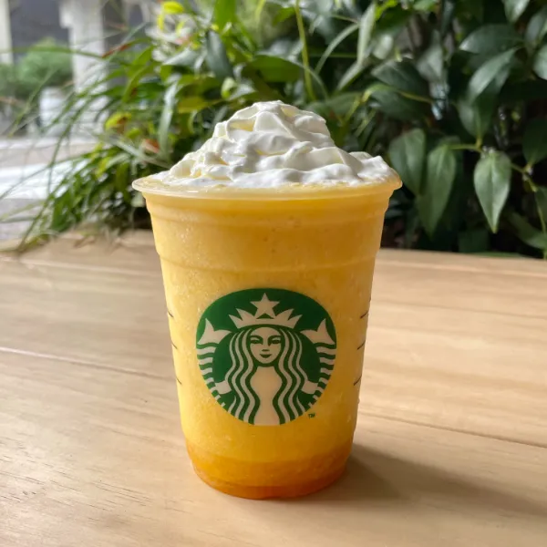 スターバックスの「マンゴー トロピカル クリーム フラペチーノ」