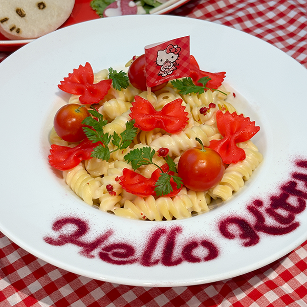 「ハローキティ50周年記念カフェ」の「Ribbon Pasta」