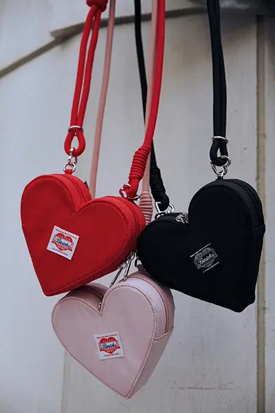 「BASICKS × OUTDOOR PRODUCTS × Firsthand」の「×BASICKS MINI HEART BAG」