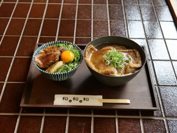 京都・嵯峨嵐山のグルテンフリーの定食カフェ「和レ和レ和 アラシヤマ」のうどんとミニ丼セット