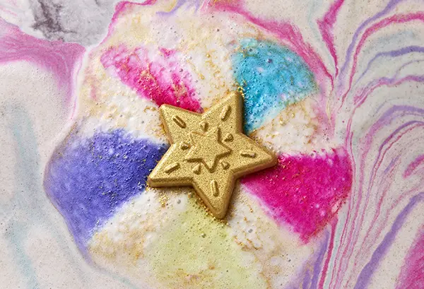 「LUSH」のバスボム『スターオブワンダー』の写真