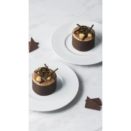 「ATELIER de GODIVA（アトリエ ドゥ ゴディバ）」の秋冬限定ケーキ「ヘーゼルナッツ ダックワーズ ケーキ」