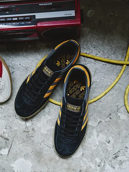 「URBAN RESEARCH DOORS」から登場した「adidas Originals Exclusive HANDBALLSPEZIAL」