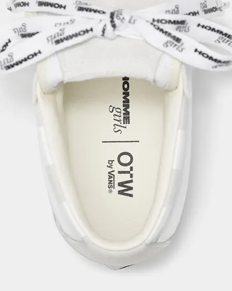 「OTW by Vans (オーティーダブリュー バイ ヴァンズ) 」と「HommeGirls（オムガールズ）」のコラボフットウェア「OTW SK8-MID REISSUE 83 OST」