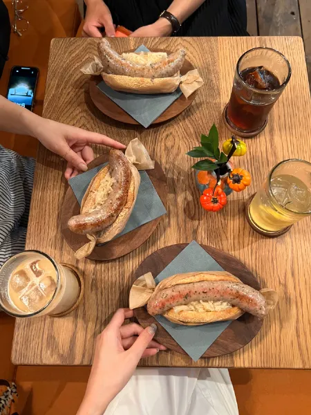 渋谷にある「PADDLERS COFFEE（パドラーズコーヒー）」の「HOTDOG」