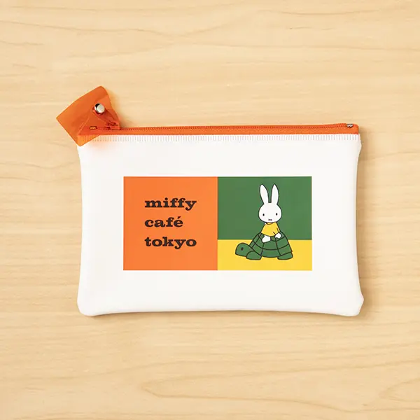 「miffy café tokyo」梅田POP UPで販売される「フラットポ―チ」