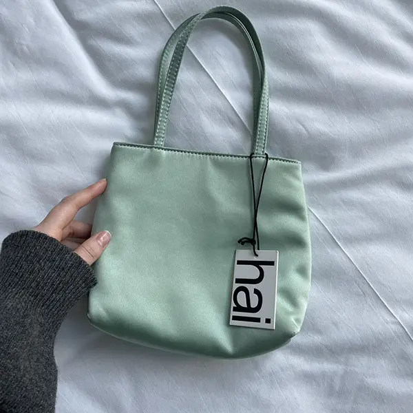 「hai（ハイ）」の「Little Silk Bag」