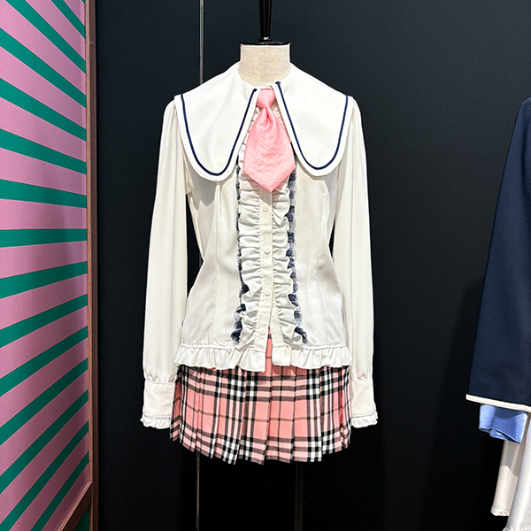 大丸東京店で開催中の「AKB48劇場 大衣装展 ～Re:Start～」衣装展示『PARTYが始まるよ』