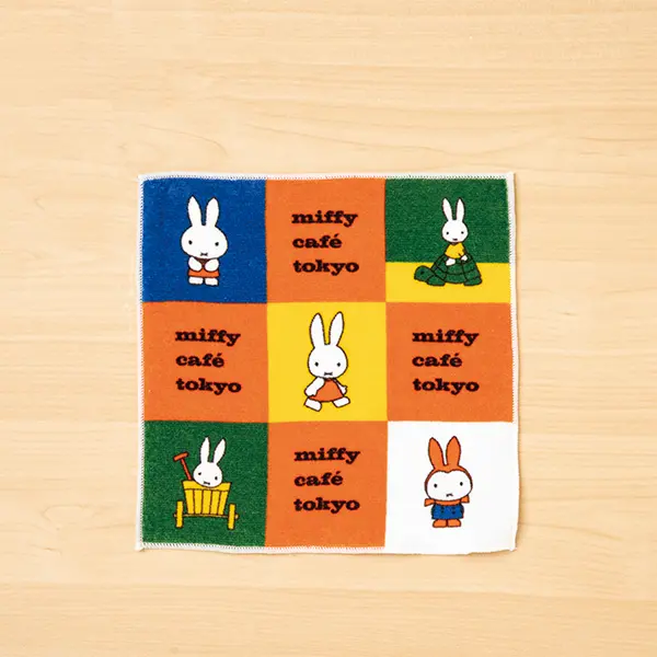 「miffy café tokyo」梅田POP UPで販売される「ハンドタオル」