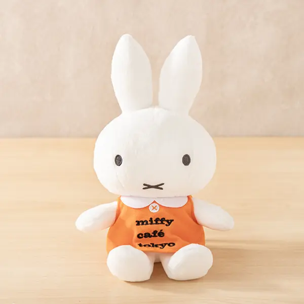 「miffy café tokyo」の「ぬいぐるみS」