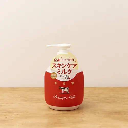 牛乳石鹸のオンラインショップ「⾚箱 AWA-YA ONLINE SHOP」で販売される「カウブランド赤箱 ビュ－ティミルク」