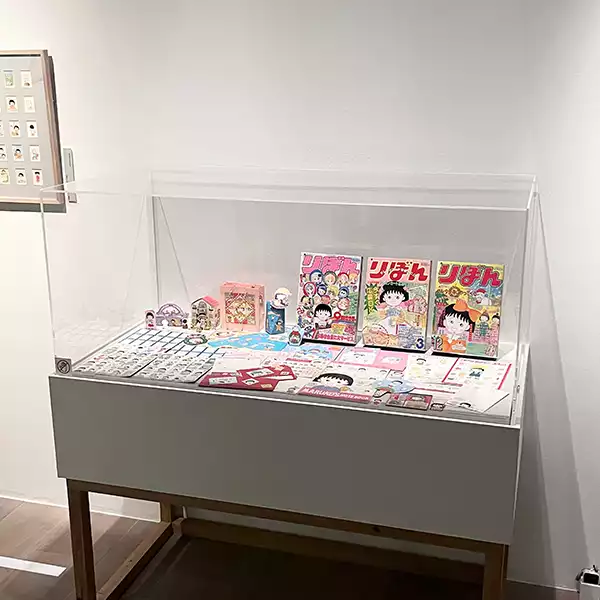 東京・六本木の「森アーツセンターギャラリー」で開催中の「さくらももこ展」の展示