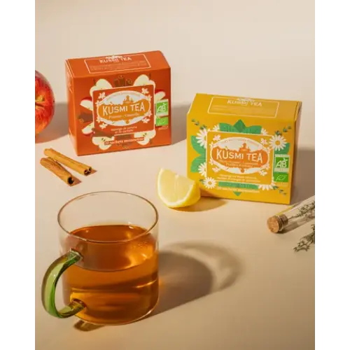 フランスの老舗ティーメゾン「KUSMI TEA」に登場したブランド初のノンフレーバーハーブティー「アップルシナモン」と「レモンタイムカモミール」ティーバッグ