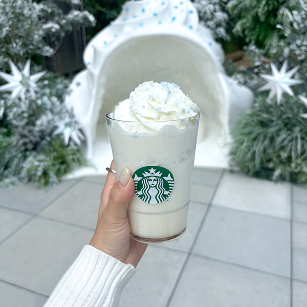 スターバックスの「マカダミア ホワイトスノー チョコレート フラペチーノ」（通称：#初雪フラペチーノ）