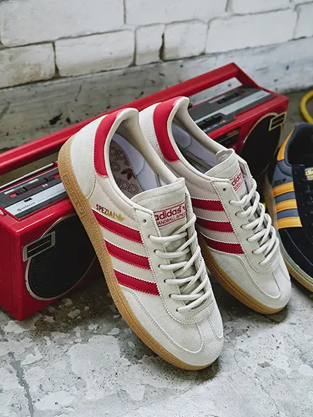 URBAN RESEARCH DOORS 別注の「adidas Originals Exclusive HANDBALLSPEZIAL」