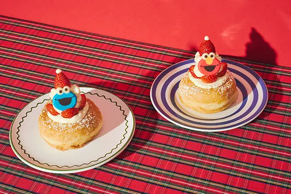 「セサミストリートマーケット」のクリスマス限定カフェメニュー「クリスマスキャラクタードーナツ」