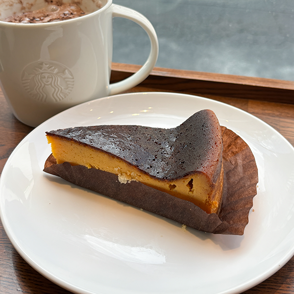 スターバックスの「パンプキンバスクチーズケーキ」