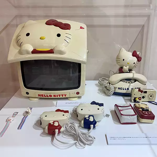 「Hello Kitty展ｰわたしが変わるとキティも変わるｰ」で展示されている昭和レトロなグッズ