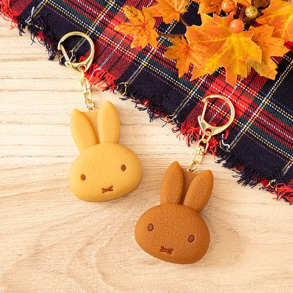 「miffy café tokyo」梅田POP UPで販売される「フィナンシェキーホルダー」