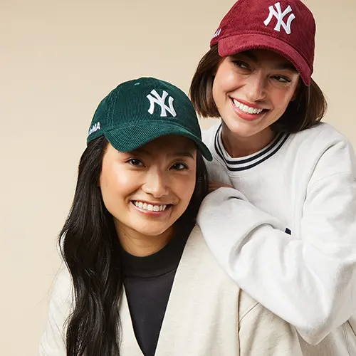 「MoMA Design Store（モマデザインストア）」と「NEW ERA（ニューエラ）」のコラボレーションキャップ「NY ヤンキースキャップ コーデュロイ MoMA Edition」