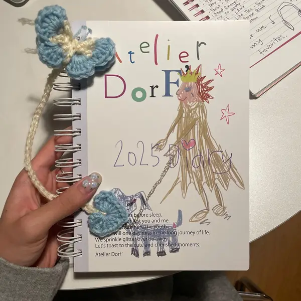 加藤愛里さんが手がけた「Atelier DorF’ 2025 schedule notebook」（税抜7250円）