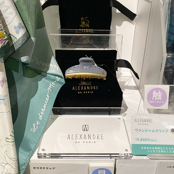 「モネ 睡蓮のとき」とALEXANDRE DE PARISがコラボした「ヴァンドームクリップ」