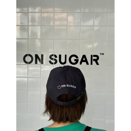 福岡発のドーナツ＆ベイクショップ「ON SUGAR」のオリジナルグッズ「S logo CAP」