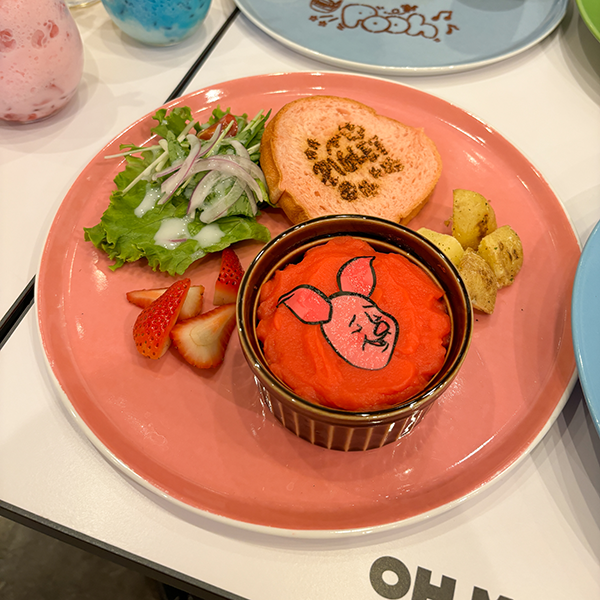 新宿「くまのプーさん」OH MY CAFEの「＜ピグレット＞OH DEAR...プレート」