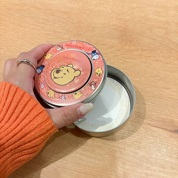 新宿「くまのプーさん」OH MY CAFEの「缶入りメモ（Pooh）」