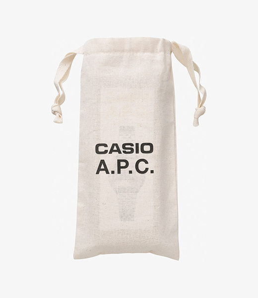 A.P.C.とCASIOのコラボモデルの入った巾着