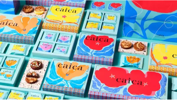 ナッツ菓子専門店「caica（カイカ）」のナッツの花をデザインしたビビットなパッケージ