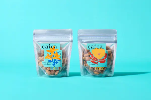 ナッツ菓子専門店「caica（カイカ）」の新シリーズ「そのままナッツ」の第1弾『ハニーバターミックスナッツ』と『焦がしキャラメルアーモンド』