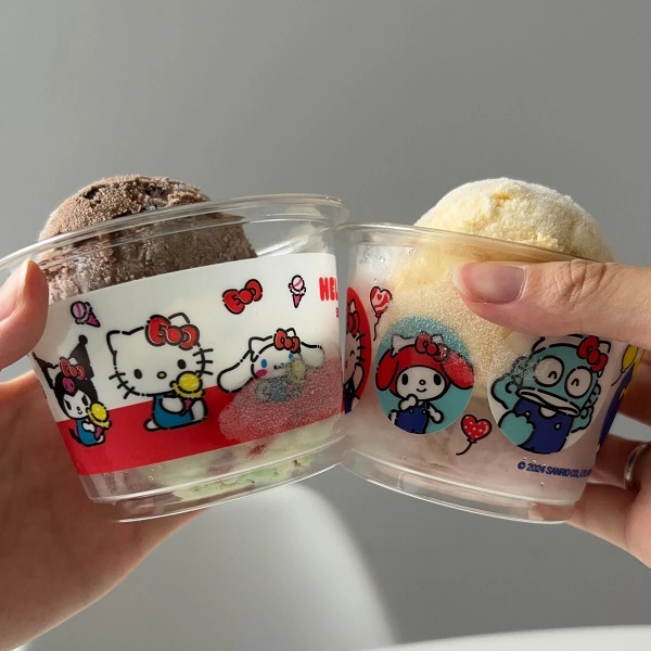 ハローキティと、サーティワンアイスクリームのコラボレーションキャンペーン「HELLO ICE CREAM!（ハロー アイスクリーム！）」第2弾の「サンリオキャラクターズ ダブルカップ」