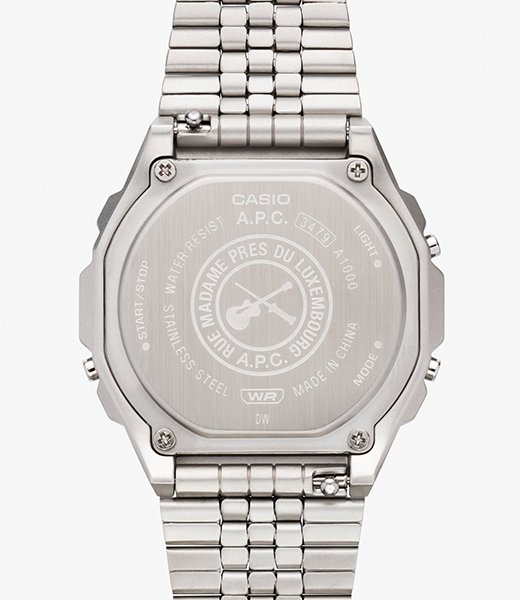 A.P.C.とCASIOのコラボモデル「Silver CASIO x A.P.C. watch」の裏面