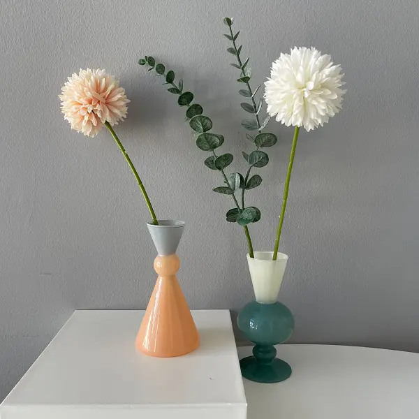 「東京蚤の市 '24 AUTUMN」に出店している「BRICK&MORTAR」のオリジナルブランド「amabro（アマブロ）」の「MINI VASE-TWO TONE-」