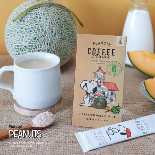 パウダーコーヒーブランド「INIC coffee」のPEANUTS coffeeシリーズの地域限定フレーバー「北海道メロンラテ」のイメージ