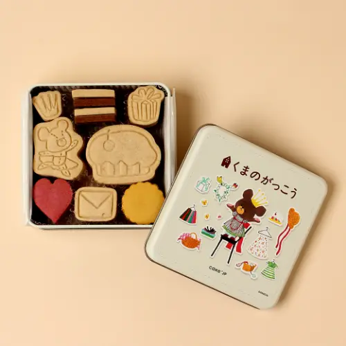 絵本の世界を再現した「名作絵本のクッキー缶セレクション by Cake.jp」の「くまのがっこう」限定デザイン缶